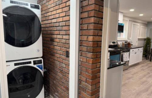 Newly Renovated Gem Fenced Backyard 2 Full Baths - Foto 5