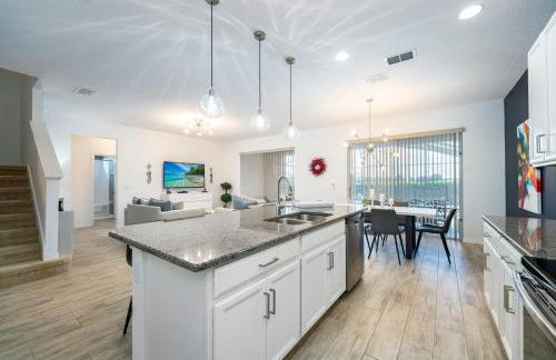 Modern 5BD, 4BA pool home in a golf resort community of Providence - Foto 10