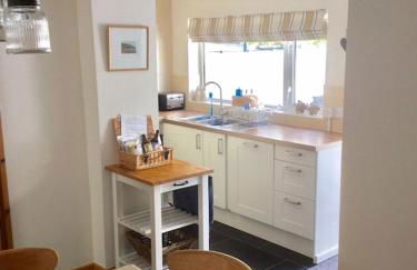 Seasalt Cottage - Modernised traditional cottage, Sleeps 5,short walk to beaches, town, amenities - Photo 7