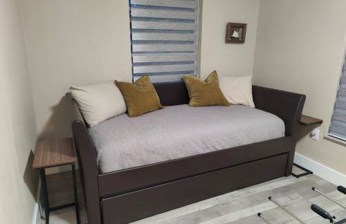 Spacious Upadated 2 King Beds Pets Welcome With Large Private and Fenced Yard Minutes to Beaches - Foto 29