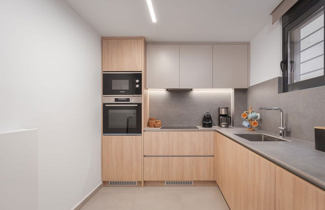 Athenian Riviera Secluded Apartment - Photo 12