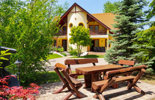 4 bedroom Apartment in Balatonszárszó with garden and terrace - Photo 2