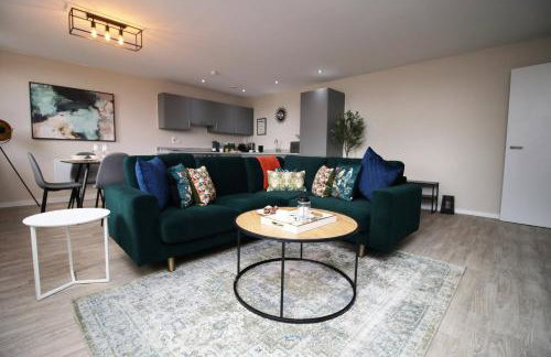 Elegant 2BR w/ Pool Table in Prime Location - Foto 1