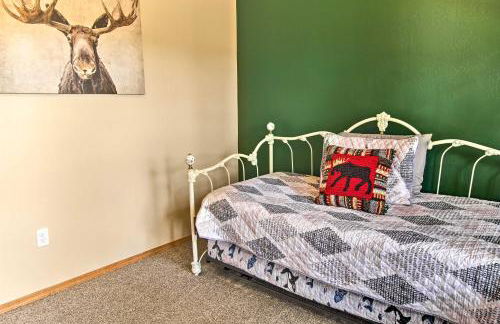 3 Mi to Dtwn Show Low Retreat with 2 Decks - Photo 23