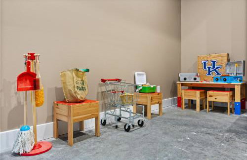 NEW Spacious Clarkson Getaway w Games & Yard - Foto 38