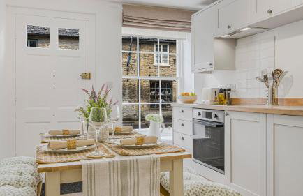 Newly renovated 2-bed house in Lechlade with parking - Foto 2