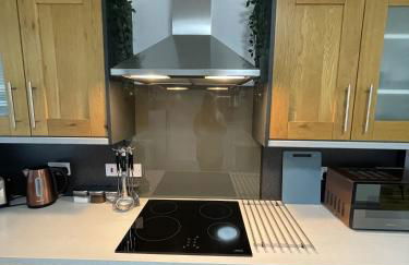 Charlesworth House - Photo 2