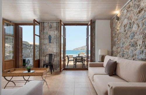 Aura Seafront Villa - Photo 9