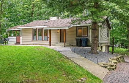 Birchwood by Avantstay Game Room + Lake Access - Foto 8