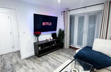 Rochester Gem, Balcony, FREE Parking and 2 mins walk to Station - Foto 1