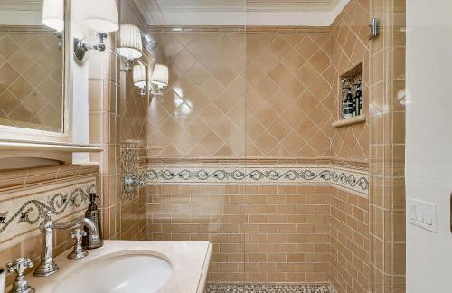 Luxury, renovated, oceanfront home with incredible deck & views - dogs welcome - Foto 21