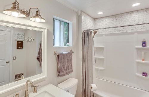 1 Mi to Lake Crestline Cabin with Deck and Gas Grill! - Foto 17