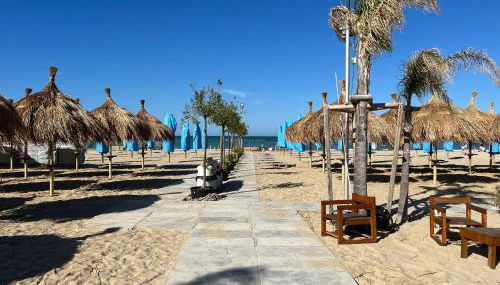 PROMO INIZIO ANNO, Eleganza in Centro Città, Mare e Parcheggio a Due Passi - Foto 2, sunbed