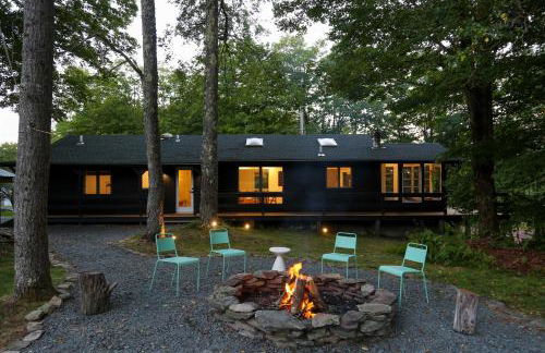 Modern Hideaway with Deck and State Forest Access - Foto 7