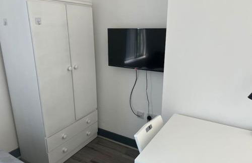 Newly refurbished studio, great location 8 studios - Photo 11