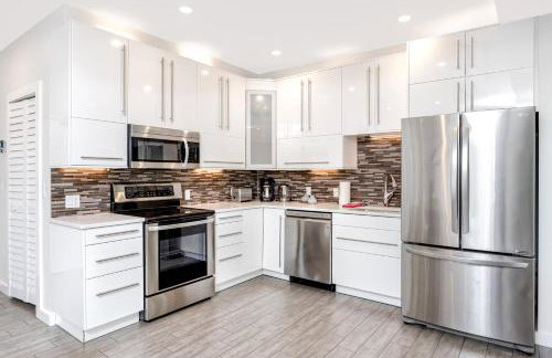 Redington Beach Retreat - Immaculate Beach Condo with Water Views, Pool, Hot Tub - Foto 9