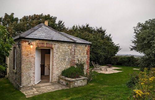 The Lookout: Cosy Compact Cottage - Photo 1