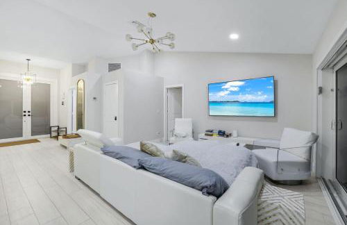 Lux Fam Private Resort Pool Spa, 2 Private Pickleball Courts, Basketball, Ping Pong Table, Mini Golf, Close To Beach & Dining Home Sleeps 8 - Photo 37