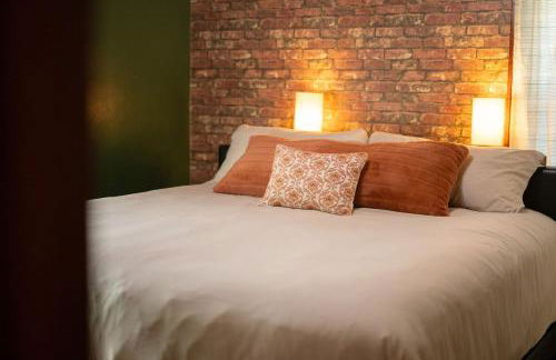 Charming Historic 4 bed -Nearby Eats, Brewery, Shops, Park - Foto 16