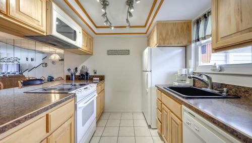 Riverfront Weleka Condo with Dock and Pool Access - Foto 3