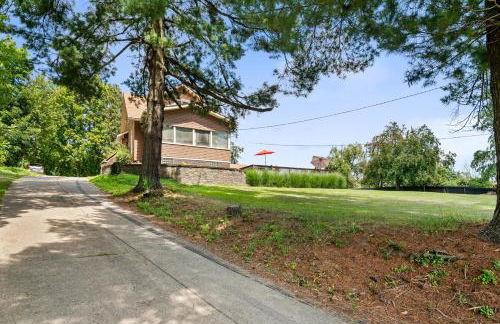 Cheerful 4BR Chalet with Seasonal Pool, Hot Tub - Foto 26