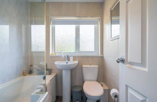 Hillsborough Home from Home, Garden and 2x Parking by StayByNumbers - Foto 39