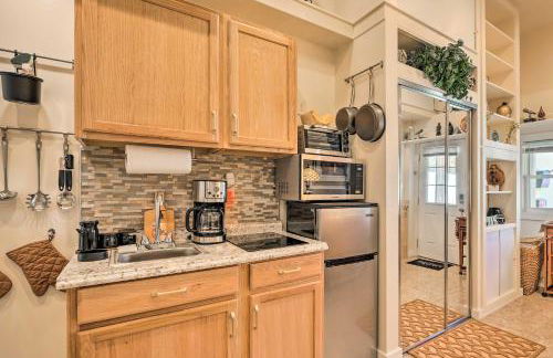 Cozy and Convenient Elmont Retreat with Patio! - Foto 9