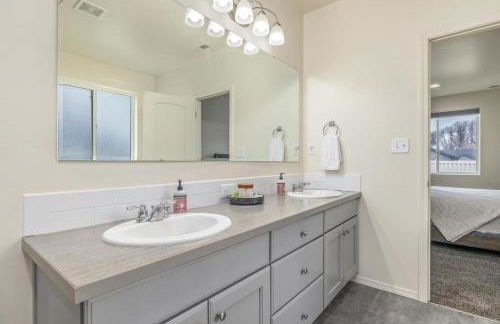 Modern Luxurious 4-bedroom Centrally located home - Foto 33