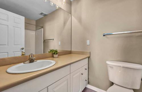 Colorful 2Bed Apt Heart of Downtown Lake Views - Foto 23