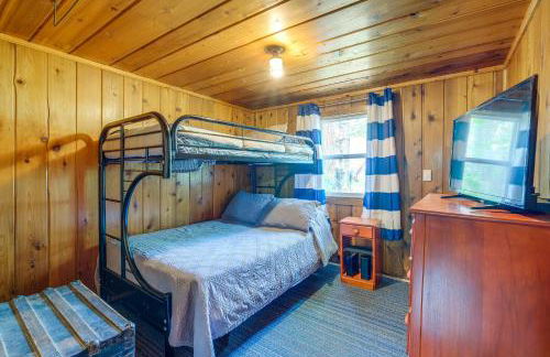 Charming Michigan Cottage with Sunroom and Lake Access - Foto 15