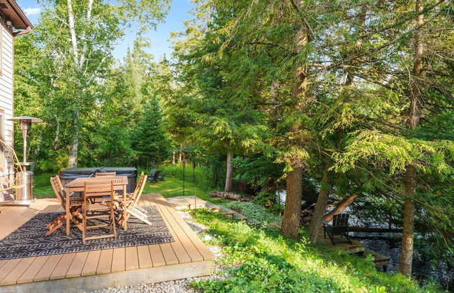 Firefly Lodge! Boardman River! Hot Tub! Woodstove! - Foto 16