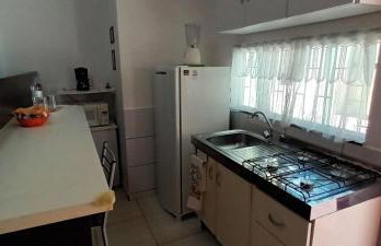 Apto 1 Quarto com Varanda e Estacionamento perto da praia - Foto 18