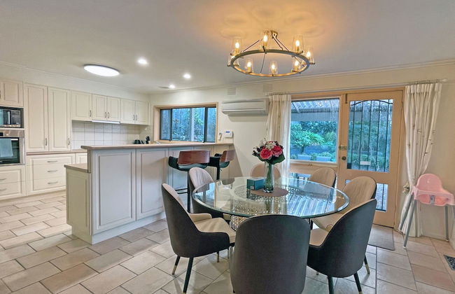 Stylish Retreat at Wheelers Hill 5BRM - Foto 34