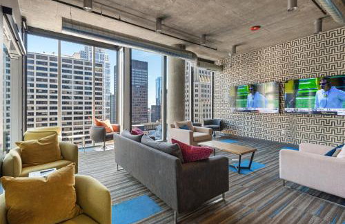 Linea Luxury Living with Indoor Pool and Rooftop Views in The Loop - Photo 13