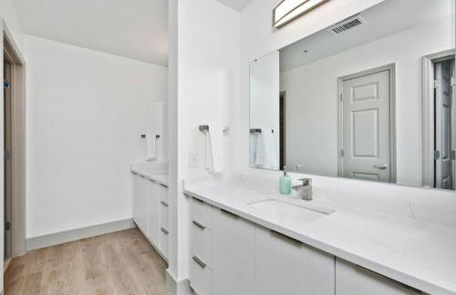 Stylish 4 Bed - 2 Mins to Stadium - Free Parking - Gym - Views - Foto 23