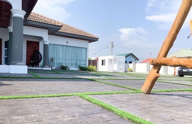 Empire Bay Beach Villa - Photo 16