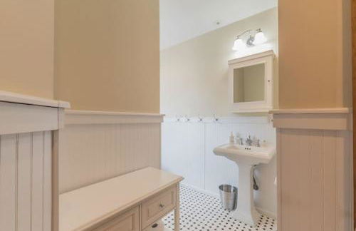 Beach Block 7 bdrms Parking Patio and Sunroom - Foto 9