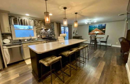 [4-BR/Sleeps 12] Family & Friends Home in Indiana - Foto 8