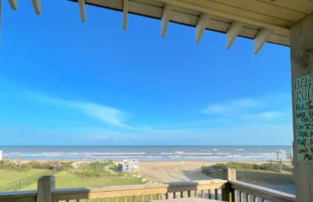 BEACHFRONT with DECK Hot Tub and View and Cargo Lift Sleeps 14 - Foto 11