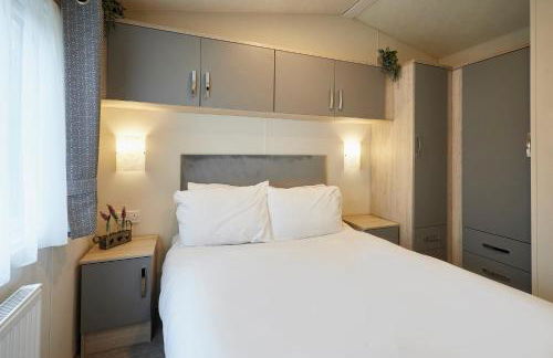 Pine Lodge with Hot Tub - Foto 21