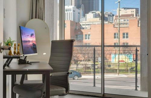 Urban 2BR I Parking I King Bed I Workspace - Foto 4