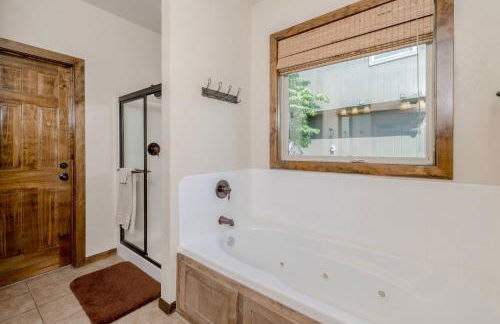 Hickory Hideaway with Communal Pool Access - Foto 37