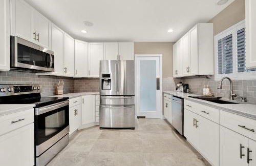 HUGE Outdoor soccer 4BR HEATED Pool house near Las Olas - Foto 26