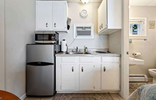 Beachfront Bliss Cozy Studio! - Photo 7