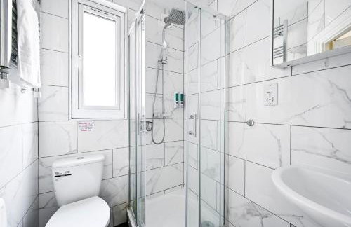 2-Bed, Sleeps 8 in Leyton E10, Near Stratford - Foto 35