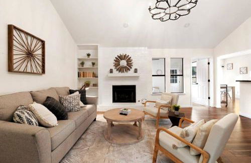 Charming & Bright W Lounging Pool and Hot Tub - Photo 56