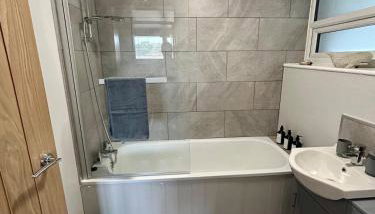 Charming 2 bedroom flat in Basingstoke centre - Foto 4, Shower