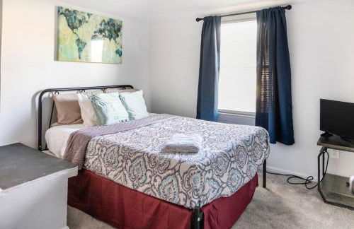 Euclid Near Lake Erie Cleveland king bed - Foto 18