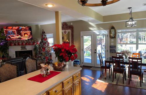 Massive lakefront home with HOT TUB - Foto 19