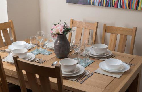 Large 5BR Home - Ideal for Contractors - Parking Available - Photo 24